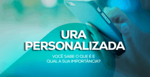 Pessoa digitando no celular como se tivesse em uma atendimento com URA. A Importância da URA Personalizada para as Empresas